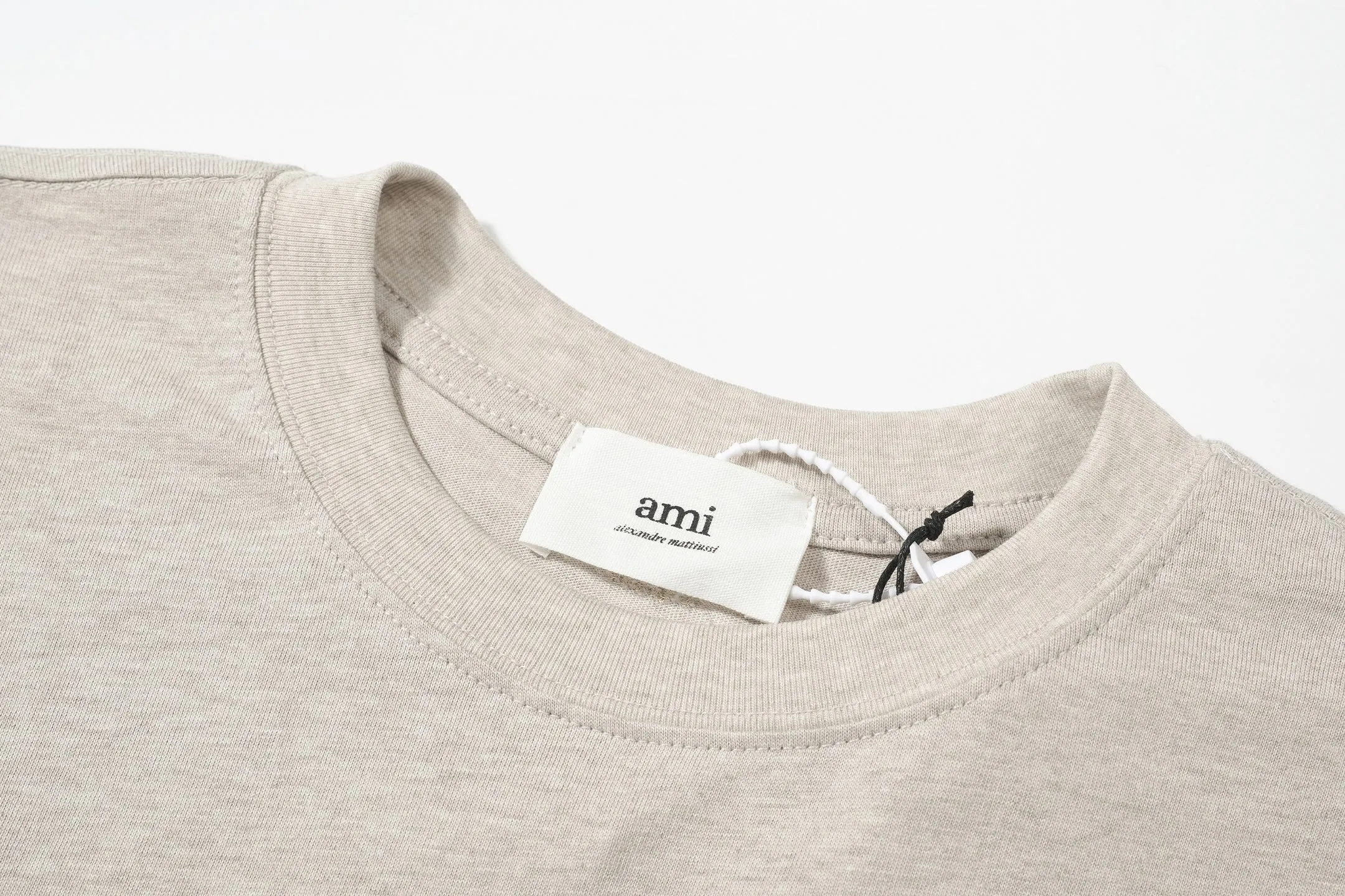 Caihuaxing In Stock Qi🚨 A 9006#AM French minimalist style peach heart small logo embroidered long-sleeved T-shirt Caihuaxing Black White S-XL size 51 A 9006#13012002